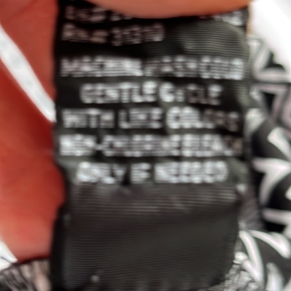 AGB Black & White Sleeveless Blouse - Picture 9 of 14